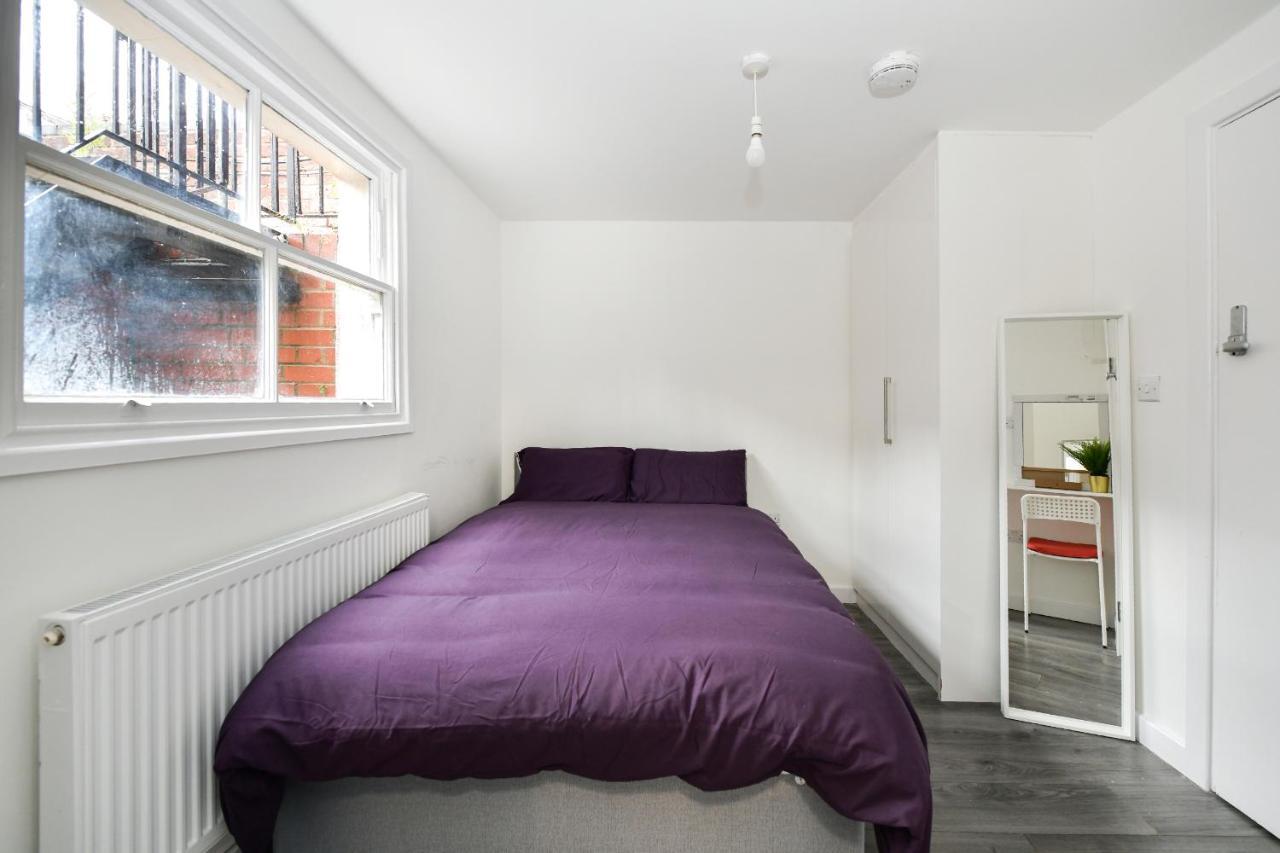Waylen Street Apartment *